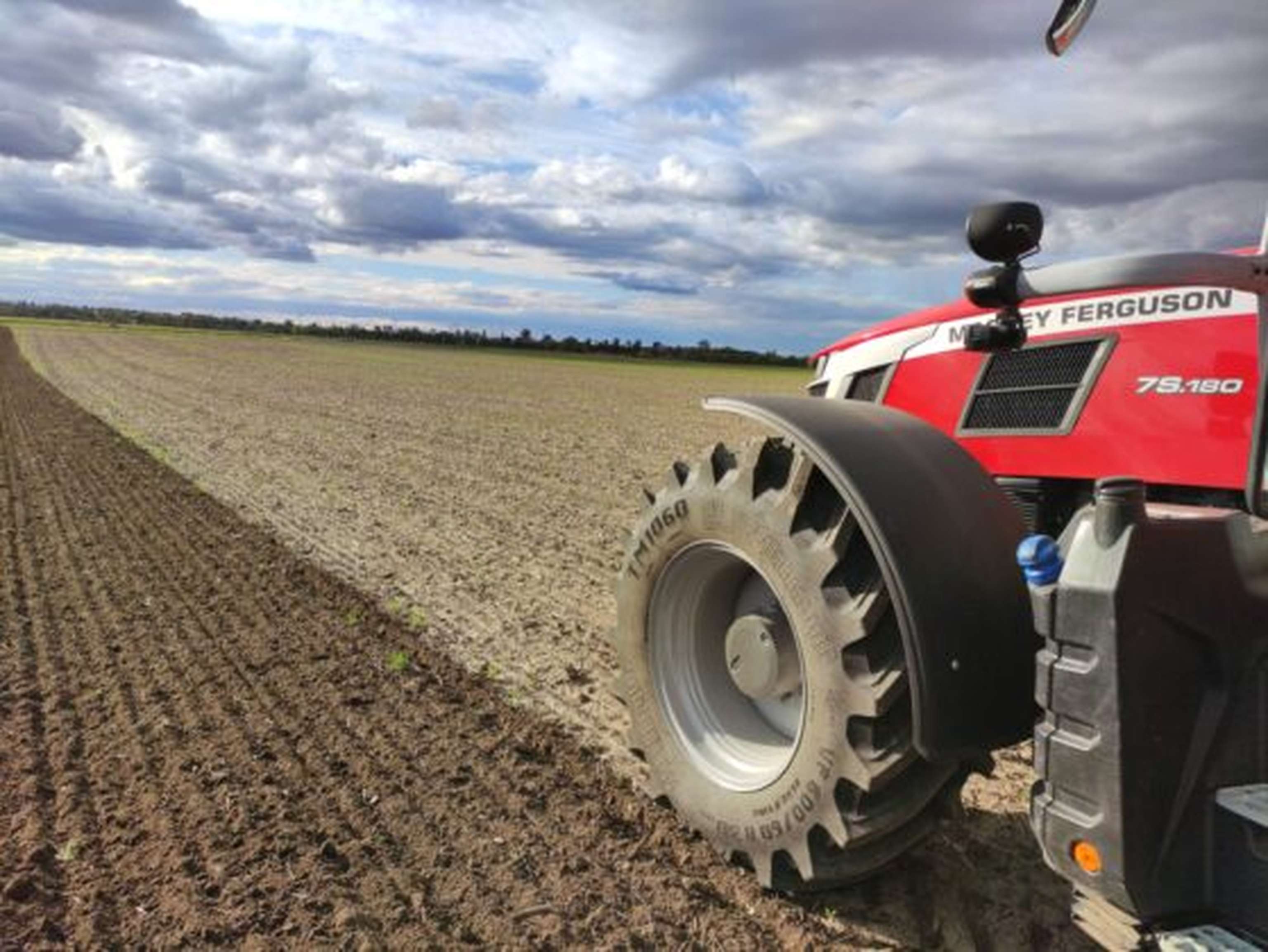 Der MF 7S 180 zieht seine Bahnen.