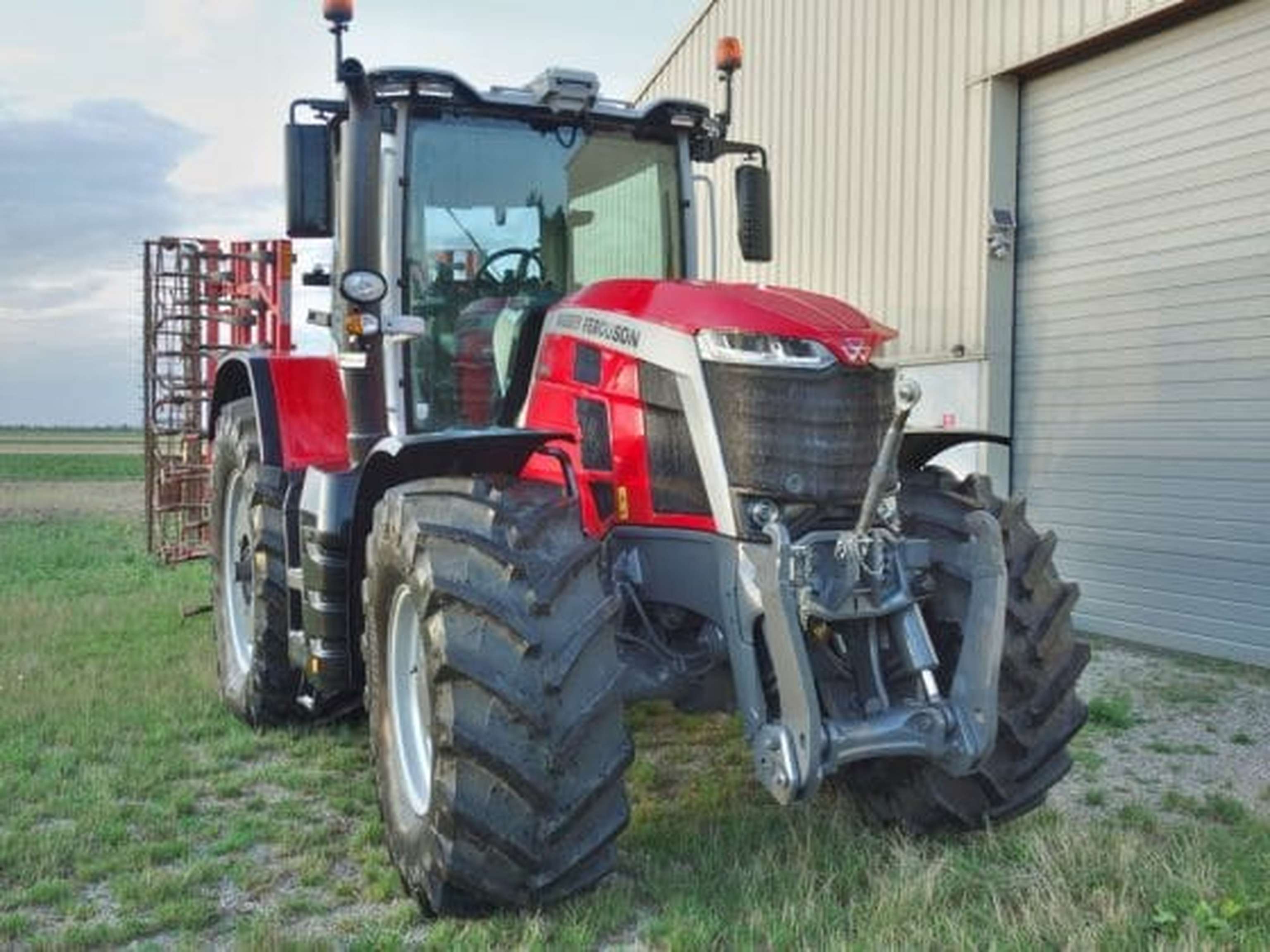 Speziell ausgeformte Motorhaube für sehr gute Sicht