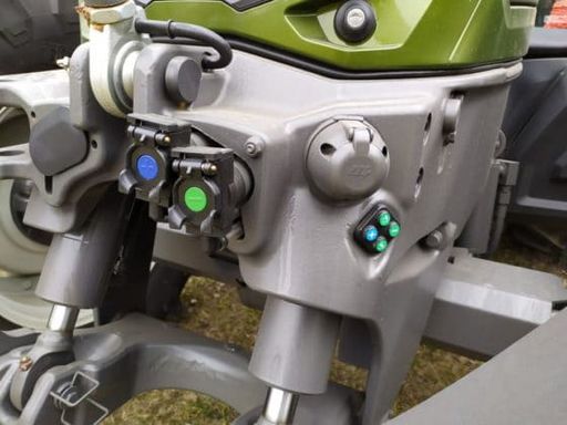 Front-Anschlüsse und Hydraulikbedienung