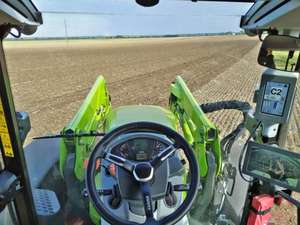 Gute Sicht nach vorn auch mit angebautem Lader