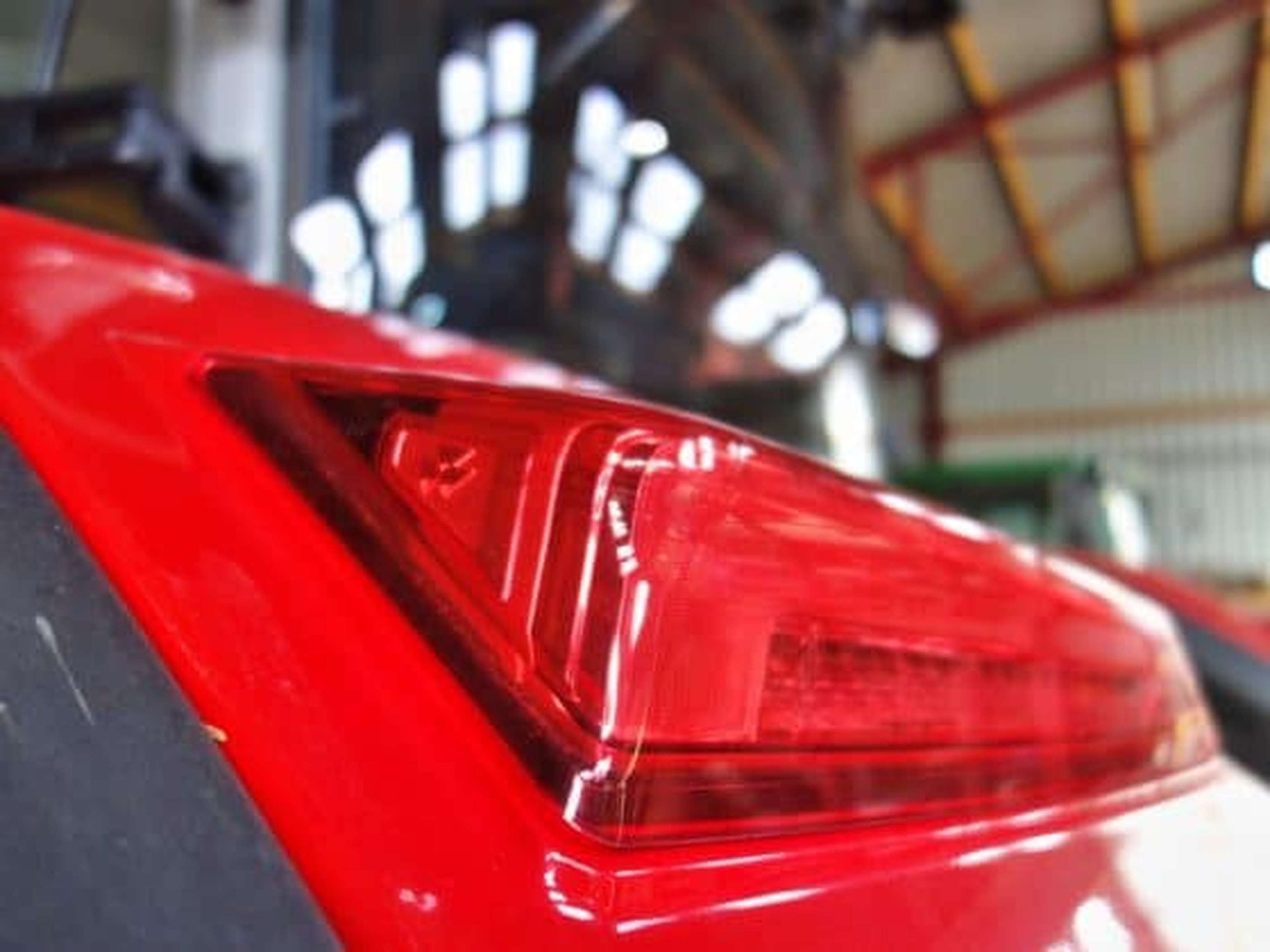 Logo sogar in den Design-Rücklichtern mit dynamischem LED-Blinklicht