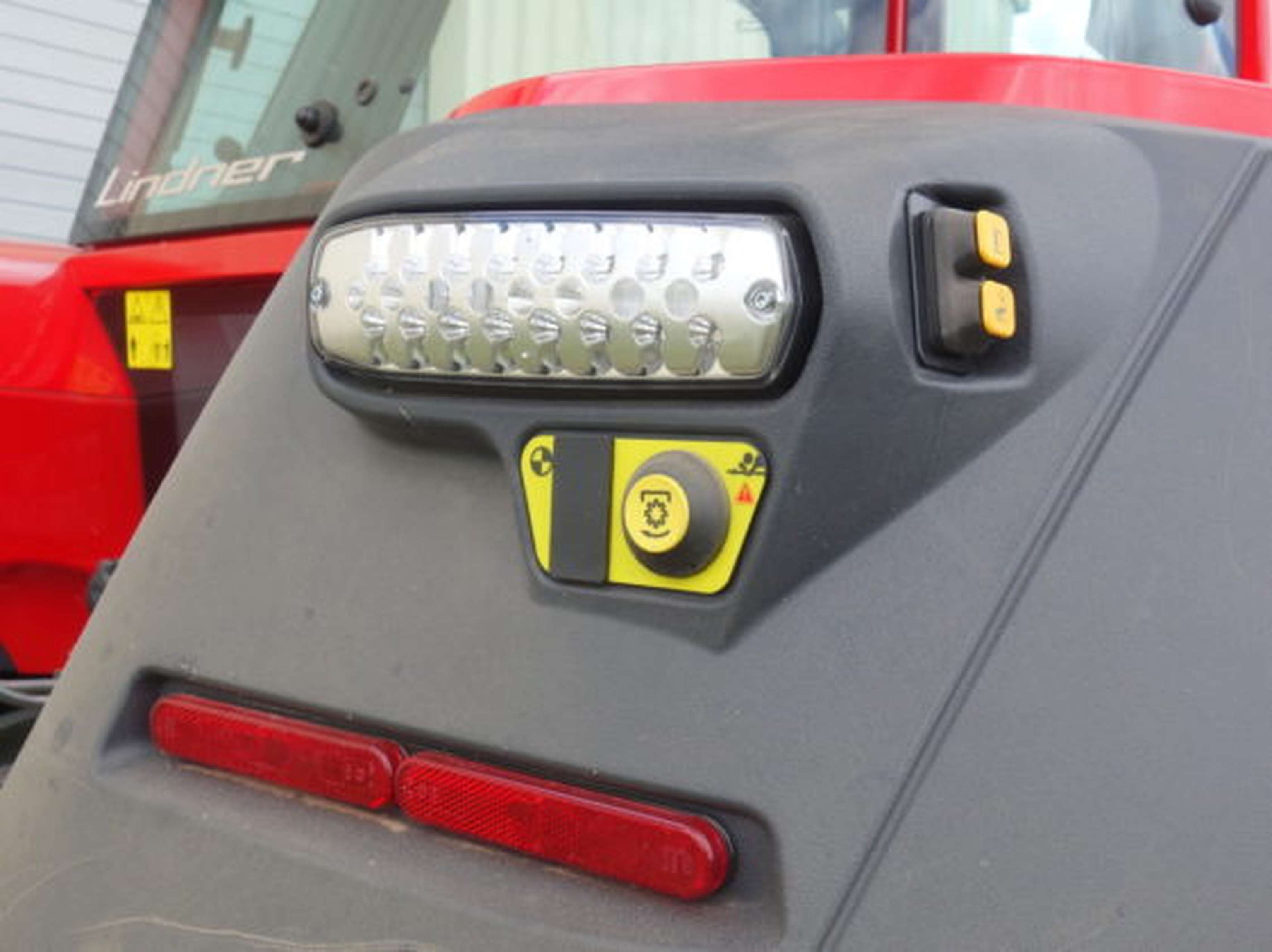 LED-Rückleuchten und externe Bedienung an beiden Kotflügeln