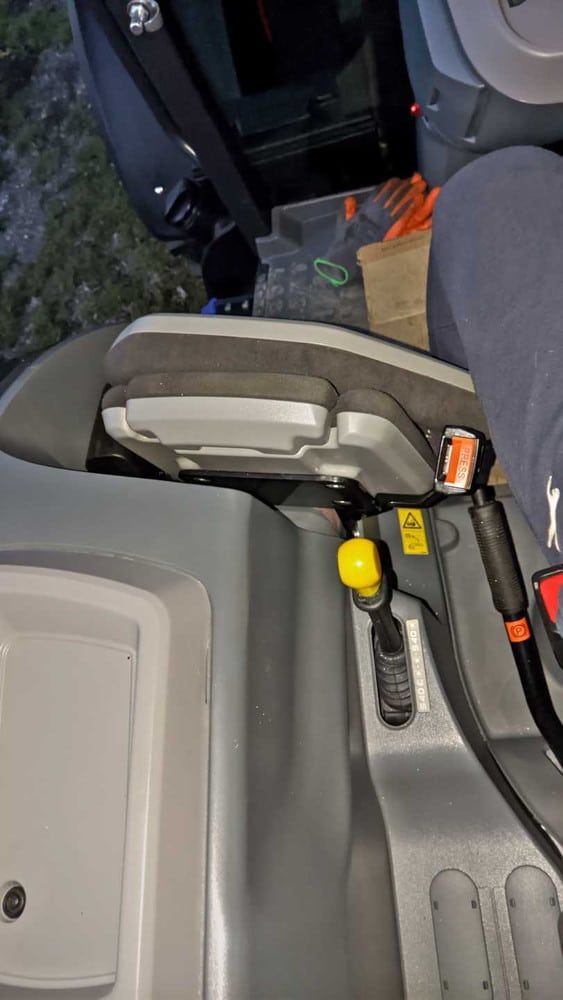 Eher eng geht es links vom Fahrer zu.