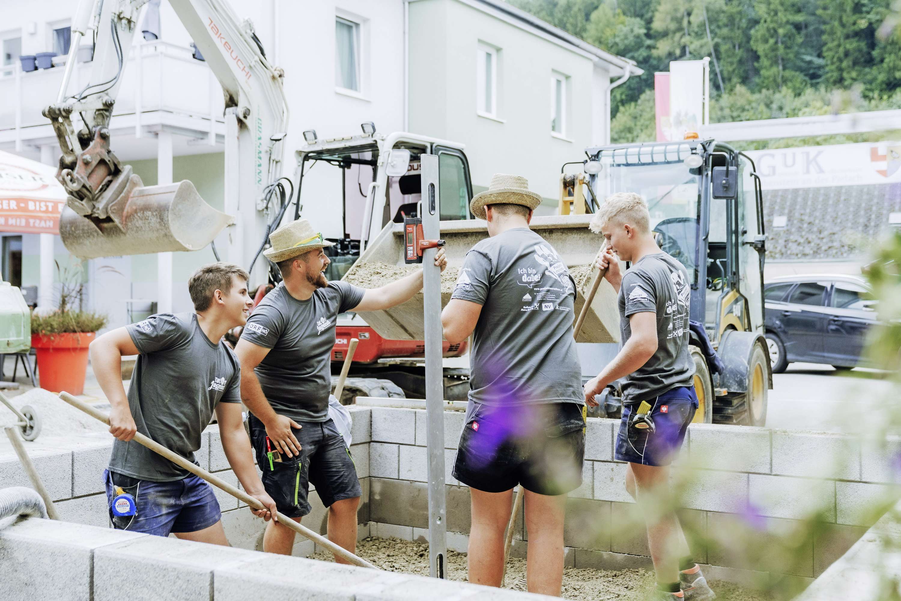 Burschen arbeiten gerade