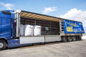 Lastwagen mit Maislieferung