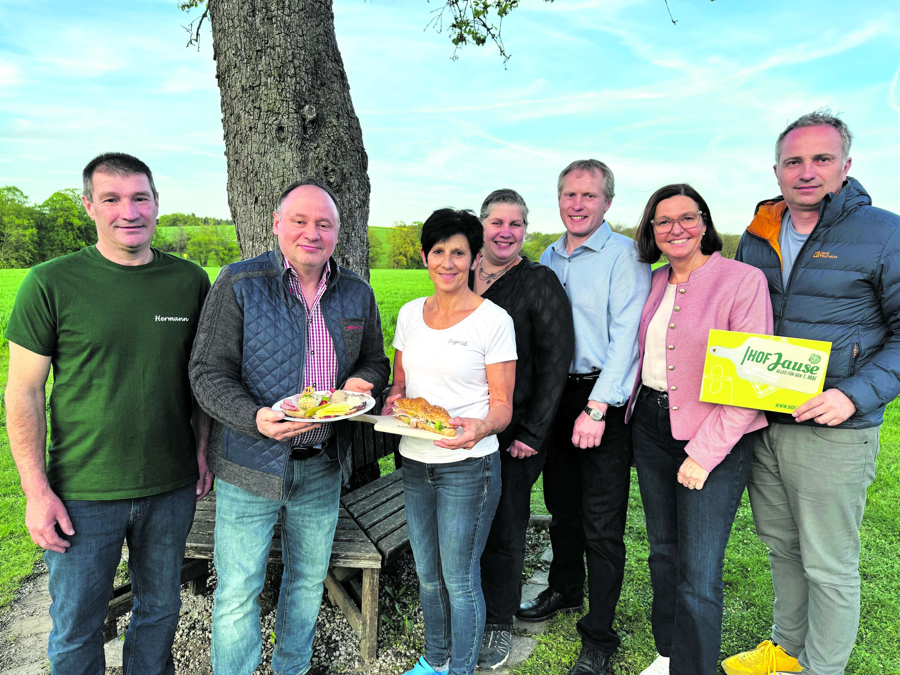 LAbg. Schmidl bei der Hofjause