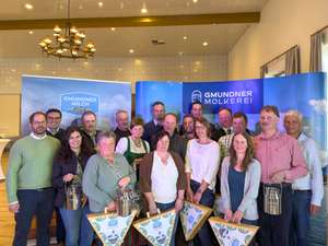 Gruppenfoto mit den ausgezeichneten Lieferanten.