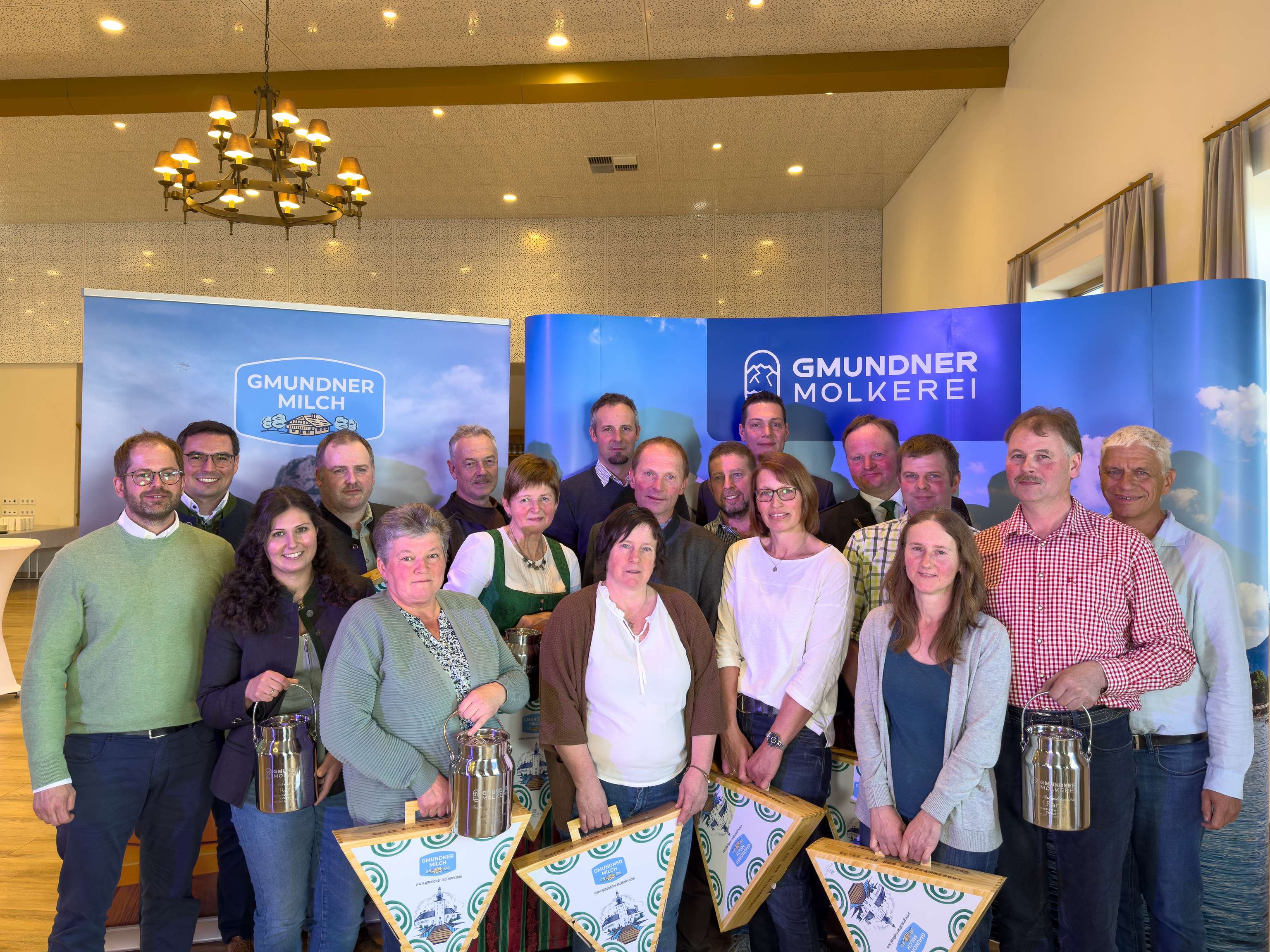 Gruppenfoto mit den ausgezeichneten Lieferanten.