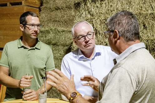 Pernkopf im Gespräch mit Landwirten