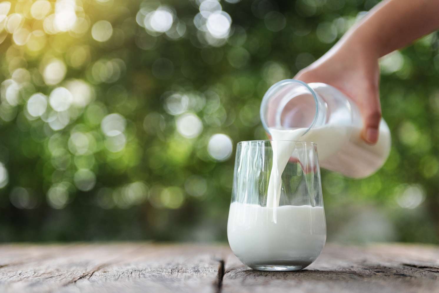 Milch aufschenken