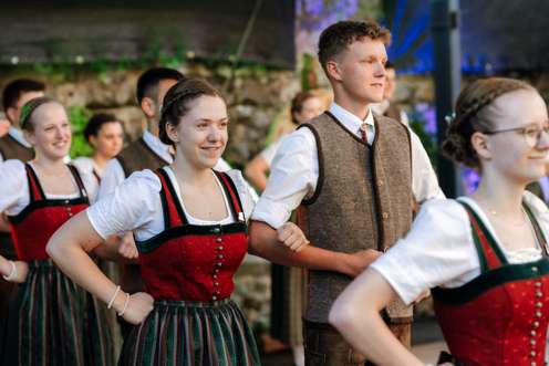Volkstanz-Pärchen