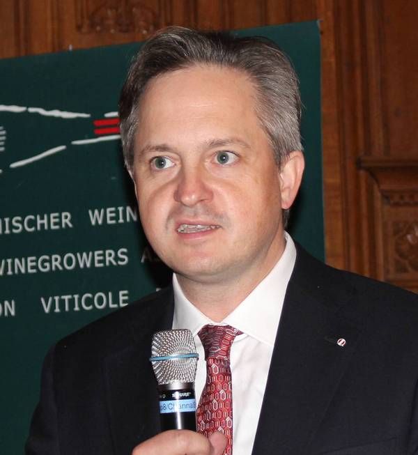 221115 W Schmuckenschlager