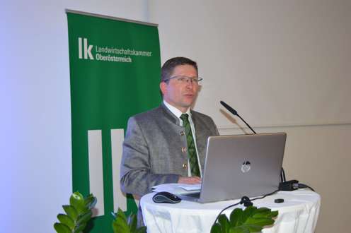 Martin Mairhofer am Rednerpult.