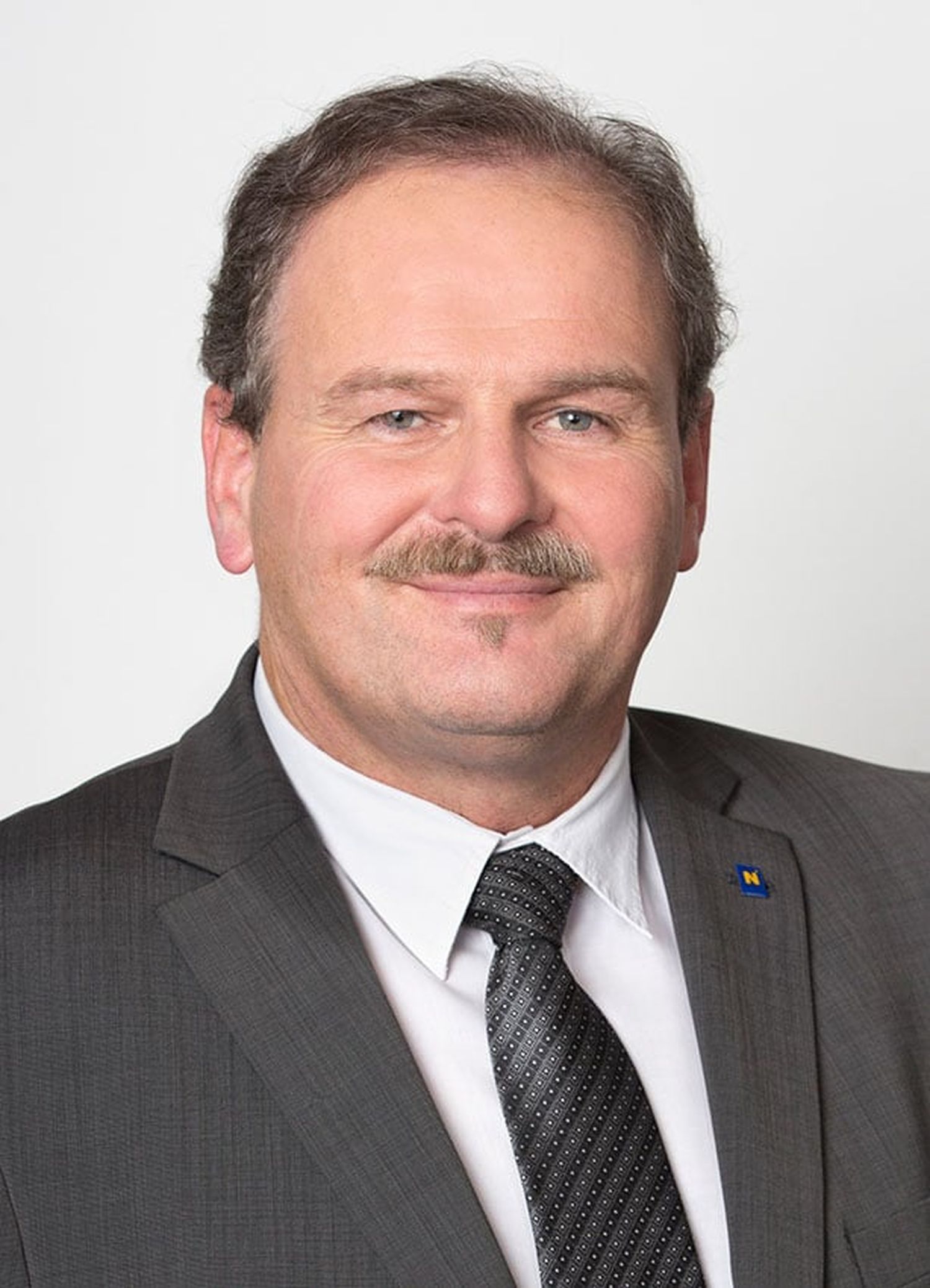 BR Eduard Köck spricht sich klar gegen strengere Vorschriften bei Tiertransporten aus.