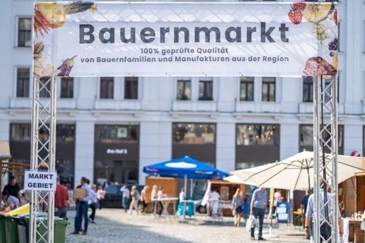 Bauernmarkt-Am-Hof-c-JLWOe-631x420.jpg