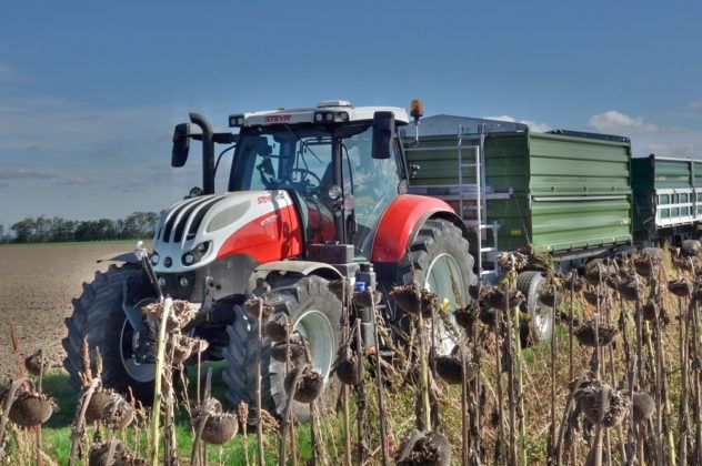 Sehr gut als Transporttraktor mit schweren Anhängern geeignet