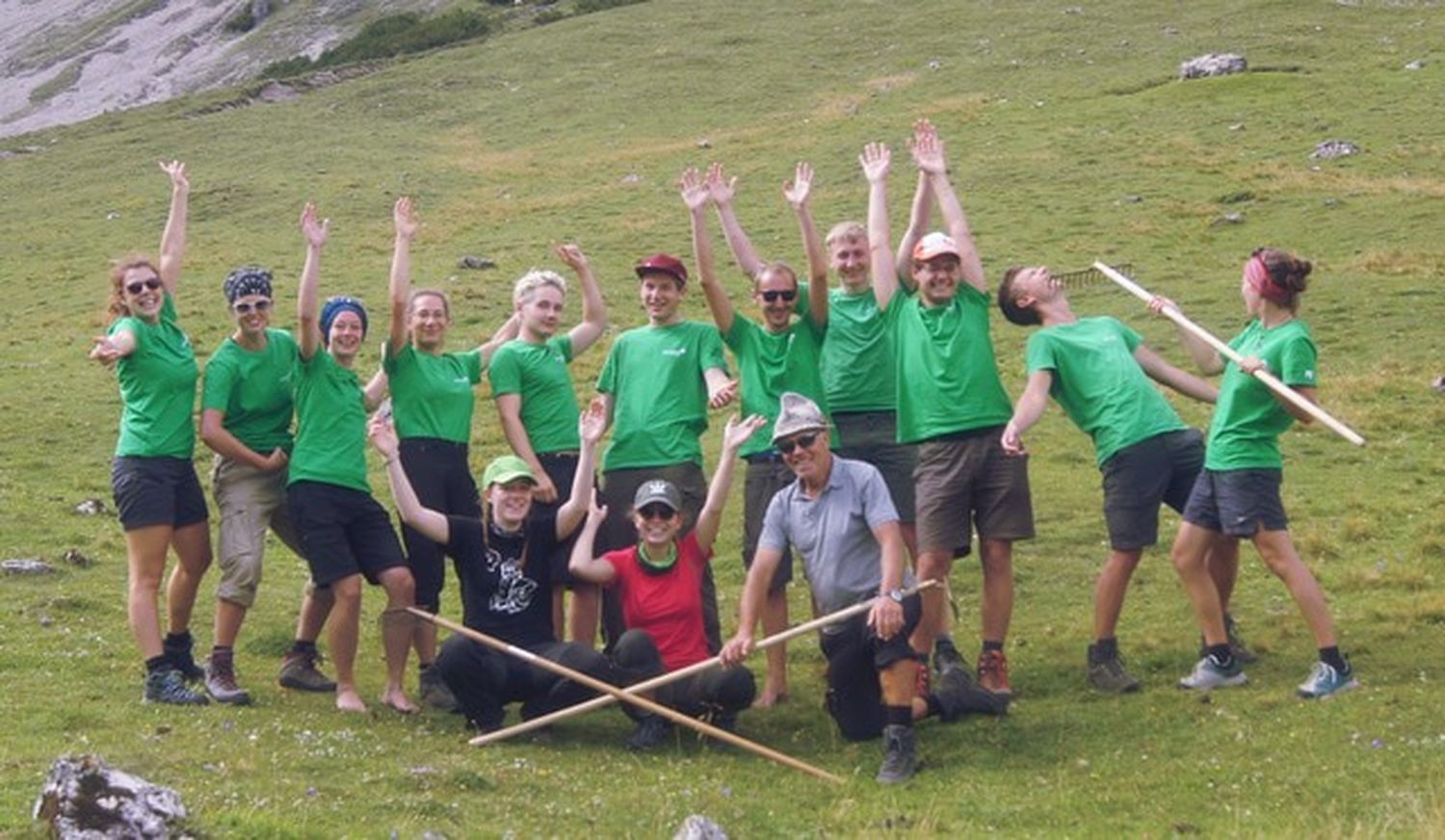 Die stolze Gruppe vor der aufgeräumten Weide