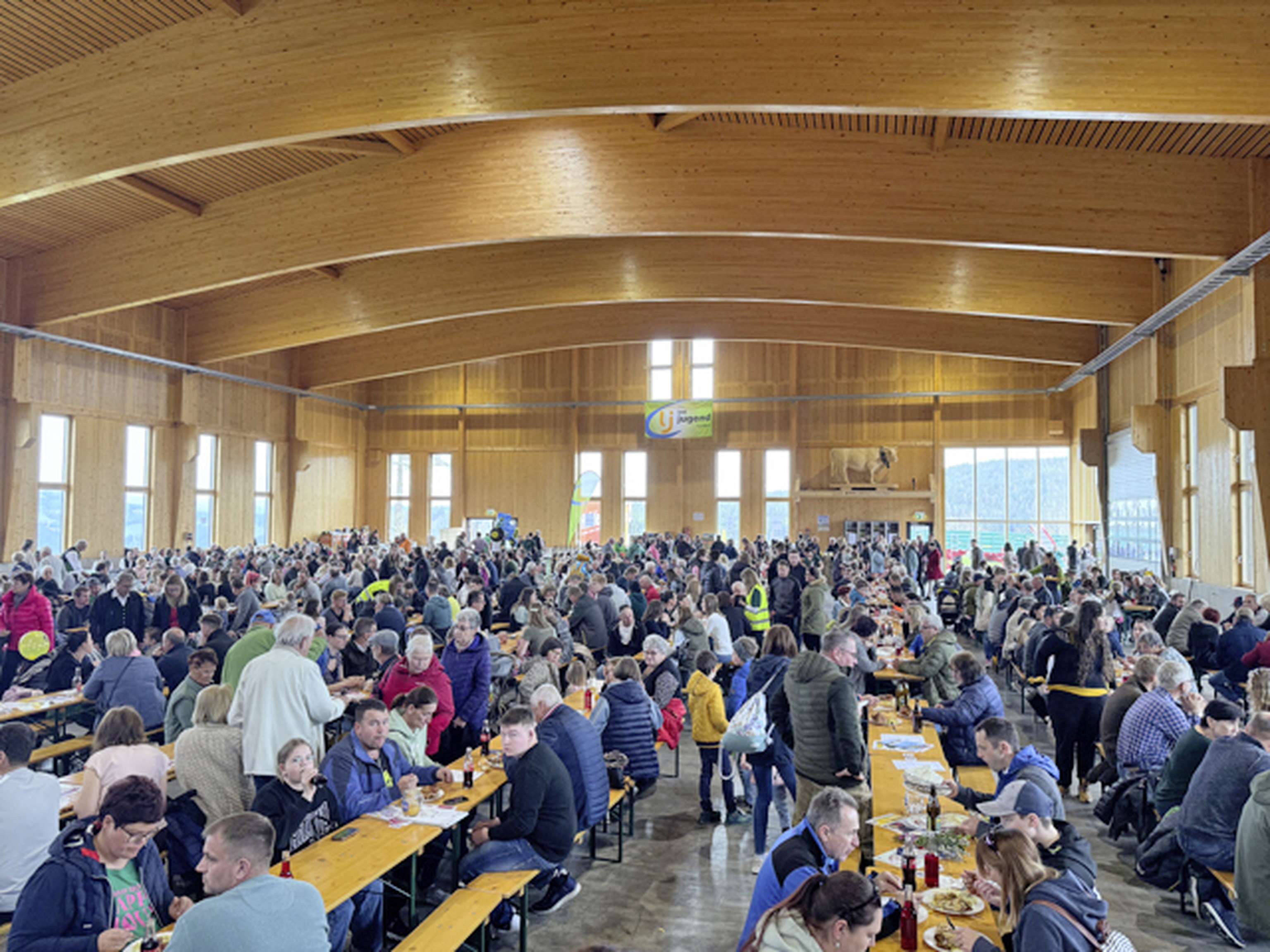 Von Jung bis Alt war der Osterhasenkirtag wieder Treffpunkt für jedermann.
