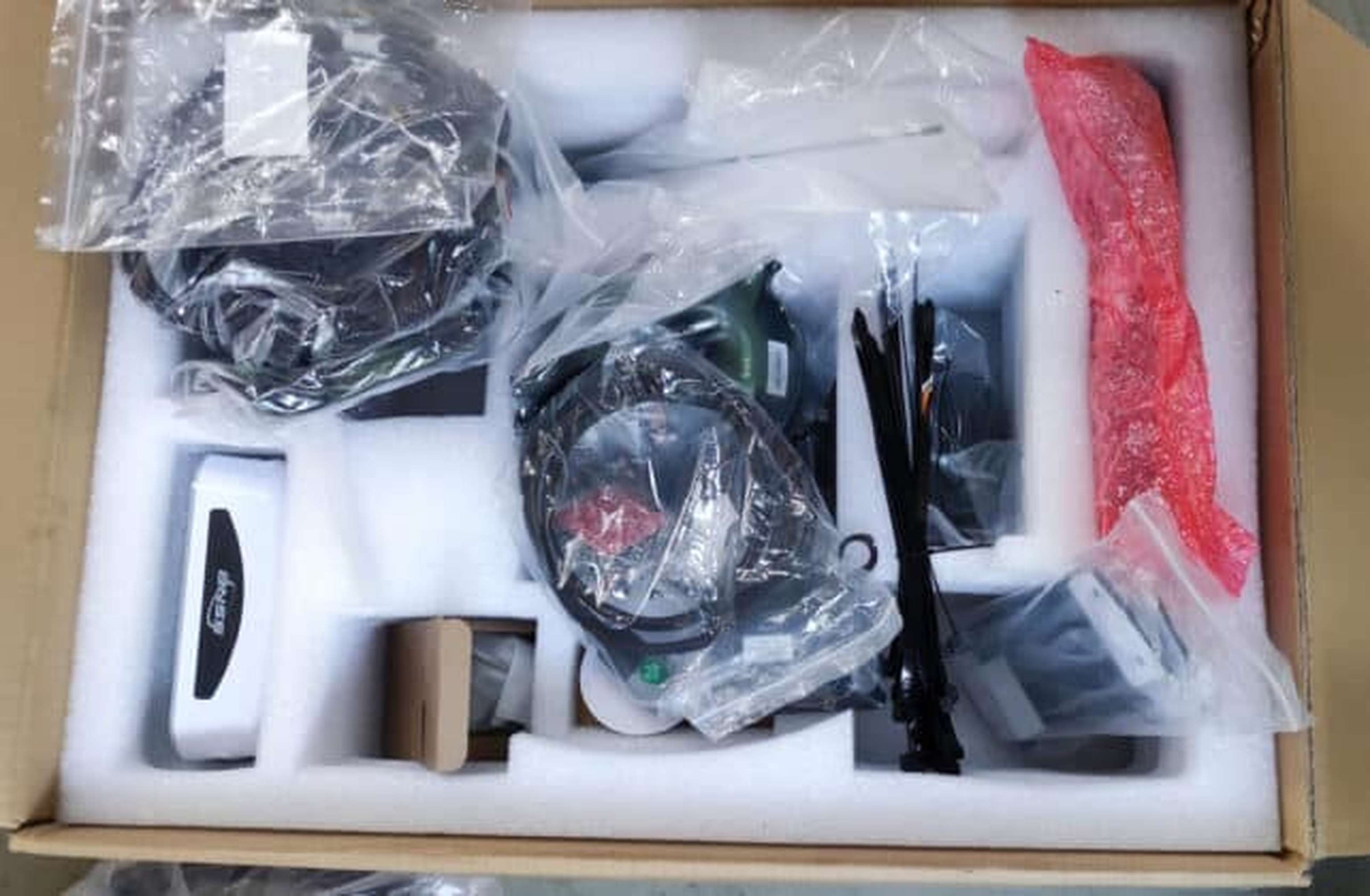 Alle benötigten Teile sind in einem Karton gut verpackt. Von jeder Schraube ist zur Sicherheit eine mehr dabei.