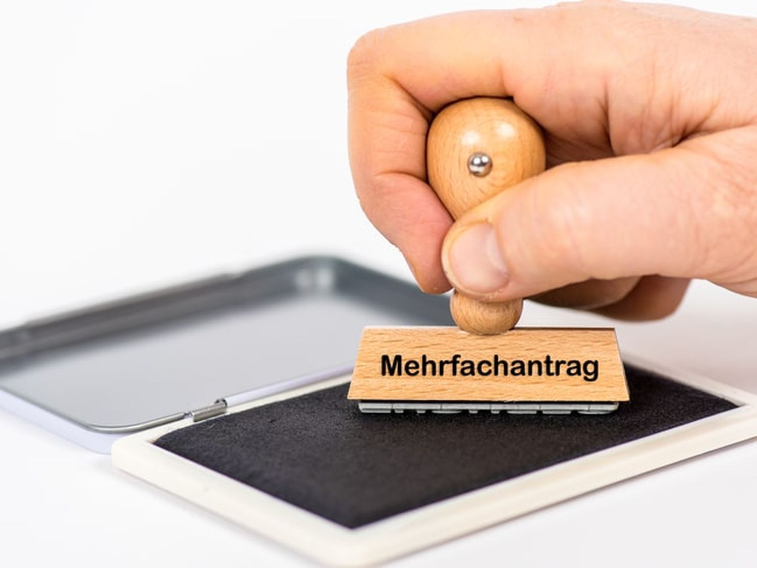 Werden am Betrieb Milchschafe oder -ziegen gehalten, so muss jährlich unter den MFA-Angaben die am Betrieb im jeweils laufenden Kalenderjahr (voraussichtlich) produzierte “Milch der Schafe und Ziegen” in Kilogramm angegeben werden. FOTO: agrarfoto.com