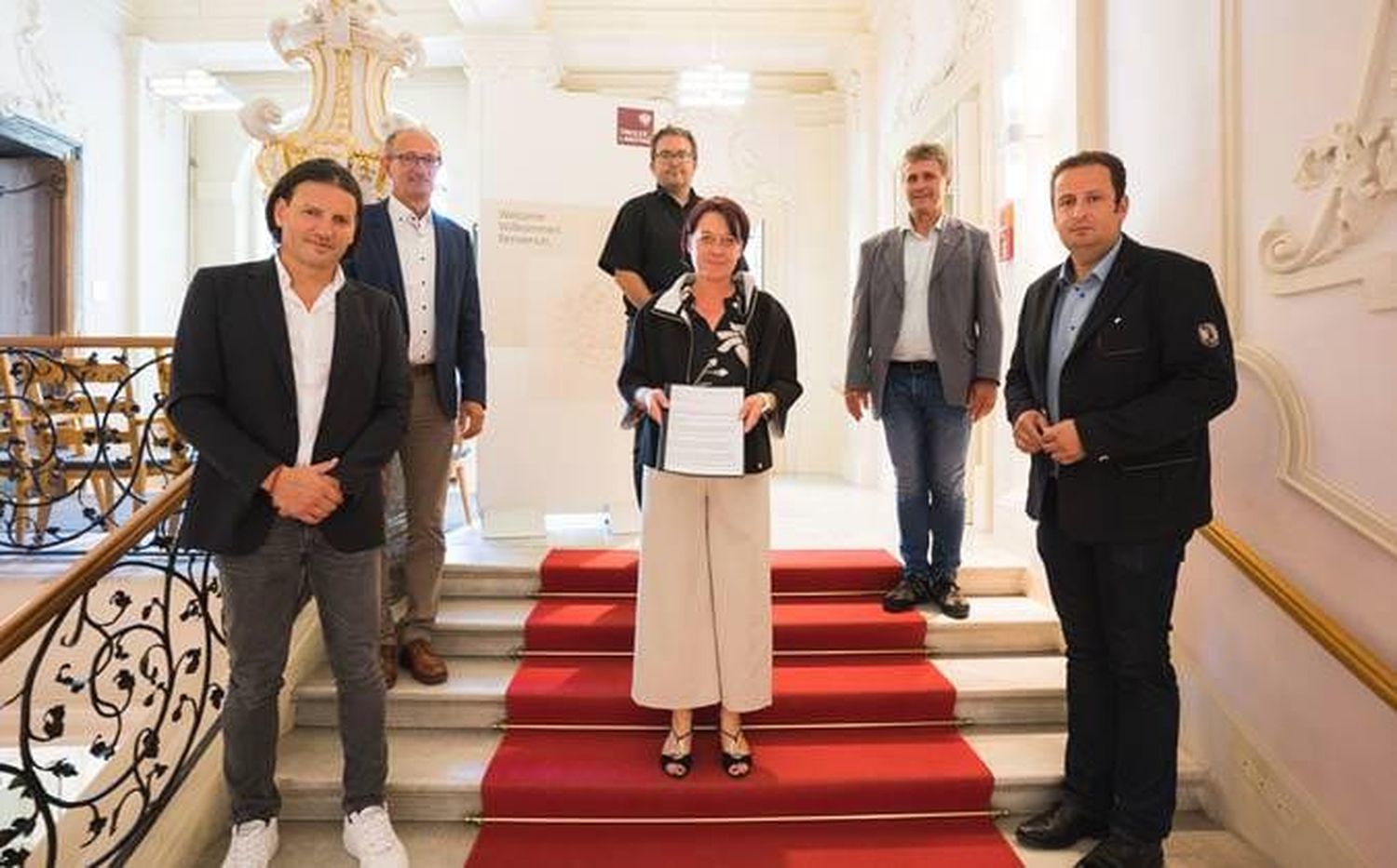 Im Bild: Landtagspräsidentin Sonja Ledl-Rossmann, LT-Vizepräsident und Bürgermeister Anton Mattle, Helmut Ladner (Bgm. Kappl), Arnold Tschiderer (Obmann-Stv. TVB Paznaun), Christoph Mallaun (Vorstand TVB Paznaun) und Bernhard Pircher (Obmann Agrar-gemeinschaft Versing)
