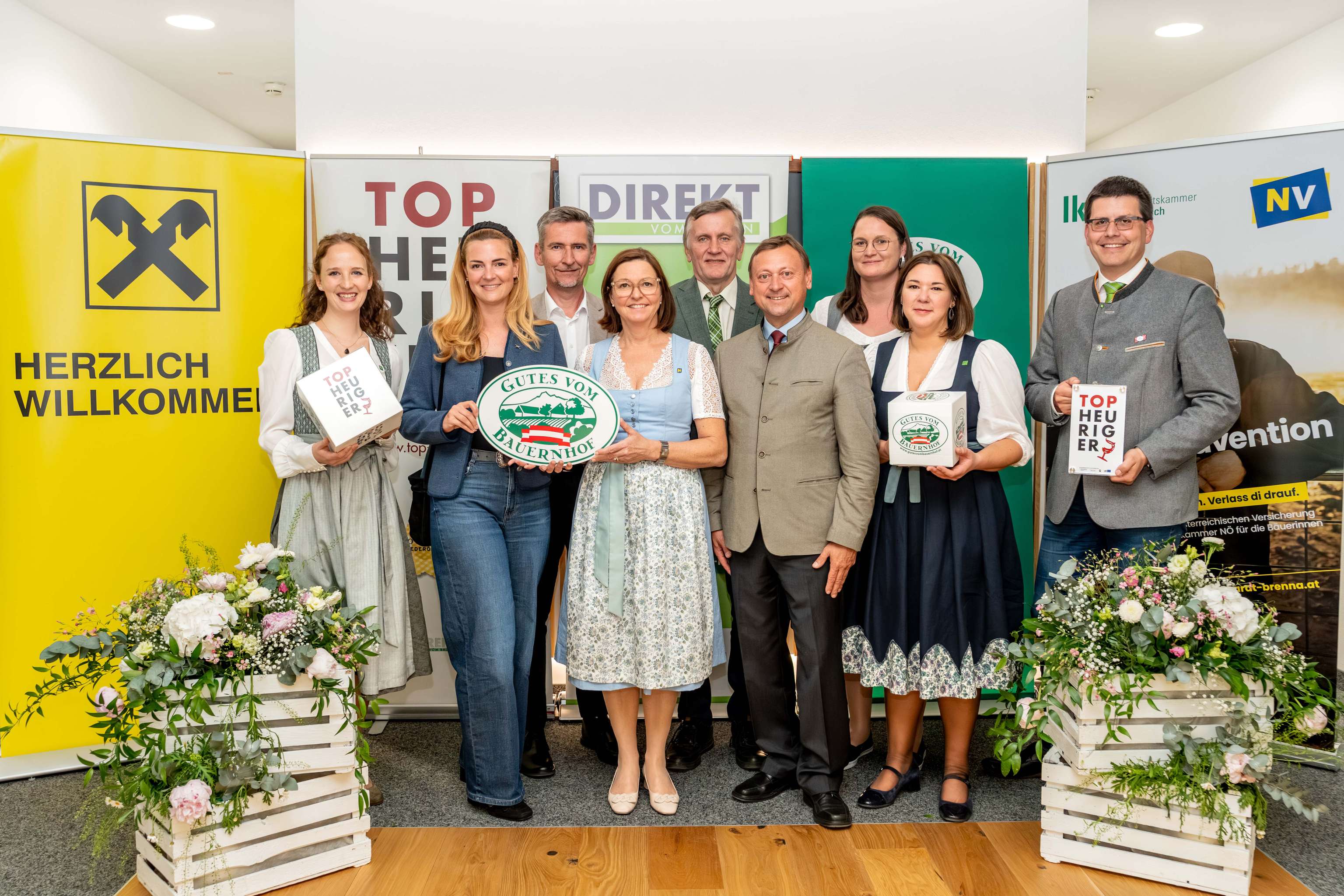 Vertreter der LK und Politik machen gerade ein Gruppenfoto
