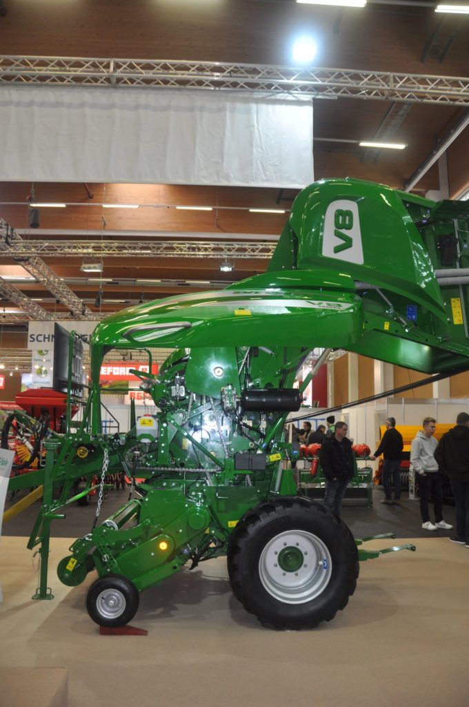 Die Rundballenpresse V8950