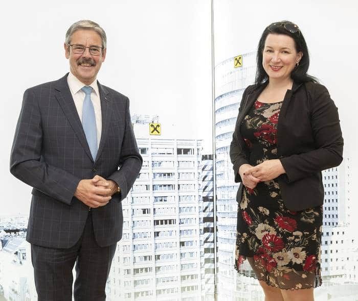 Erwin Hameseder, Obmann der Raiffeisen-Holding NÖ-Wien und Anna Kleissner vom Economica Institut für Wirtschaftsforschung präsentierten den Wertschöpfungsbericht 2019/20.