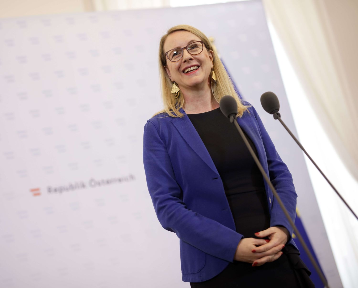 Bundesministerin Margarete Schramböck über den 38 Mrd. Euro-Schutzschirm der Regierung: „Mir war wichtig, dass auch bäuerliche Betriebe Hilfe erhalten.“ Foto: Andy Wenzel / BKA