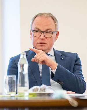 Gesprächssituation LH Stv. Stephan Pernkopf