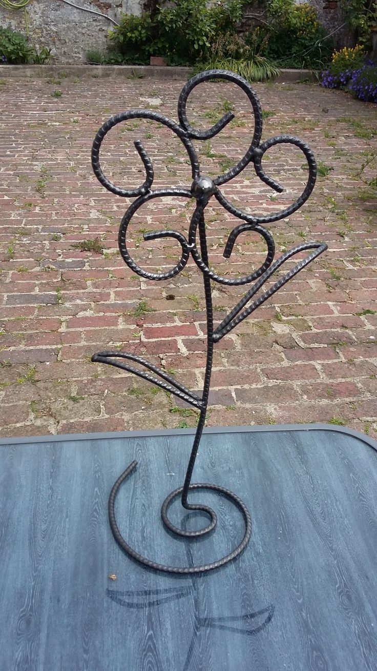 Bild von Anzeige: Blumen aus Betonstahl Stahlbauschlosserei Kunstschmiede Baubetrieb 