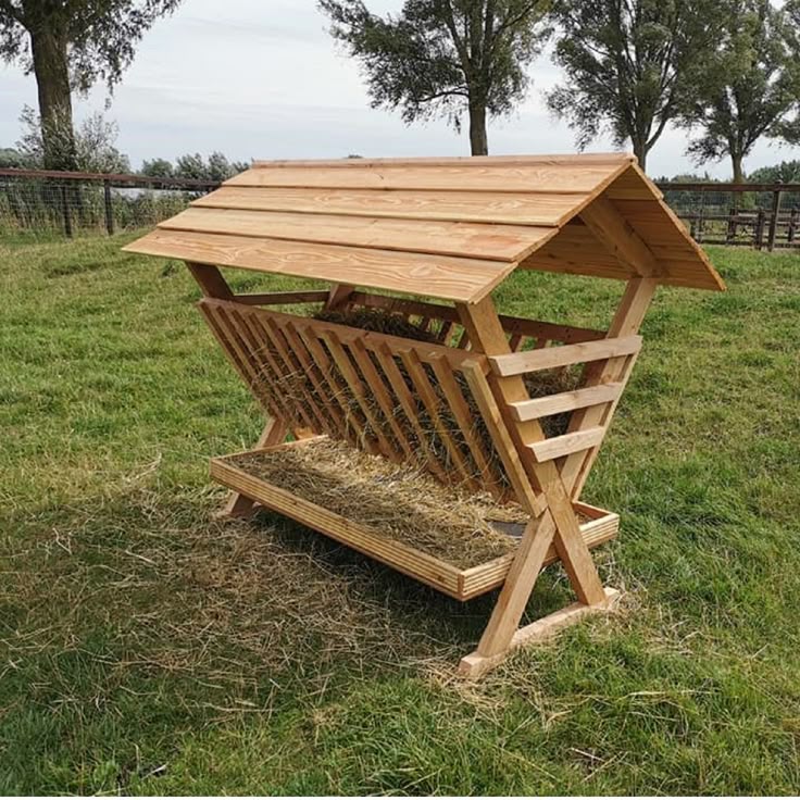 Bild von Anzeige: Wildfutterständer-Nistkastenbau - Wagnerei -Kunsttischlerei-Bau -Montage  