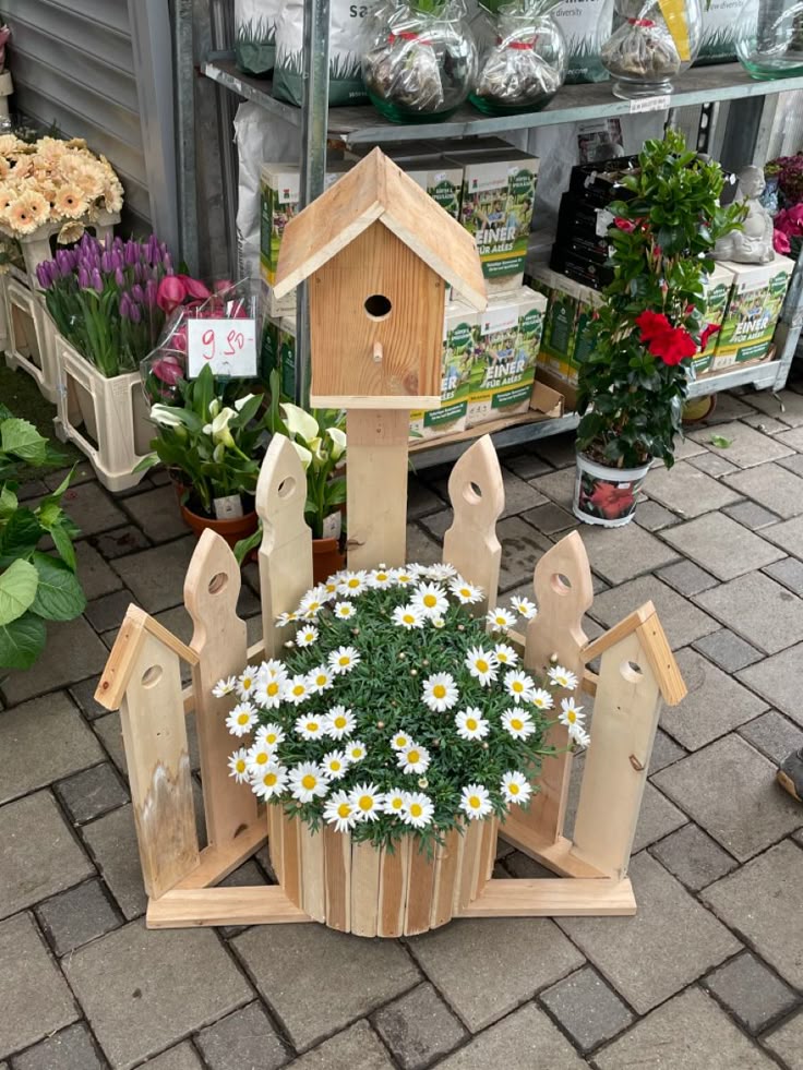 Bild 1 von Anzeige: Windmühlen Blumentrog mit Vogelhaus Konstruktionen.Wagnerei Tischlerei 