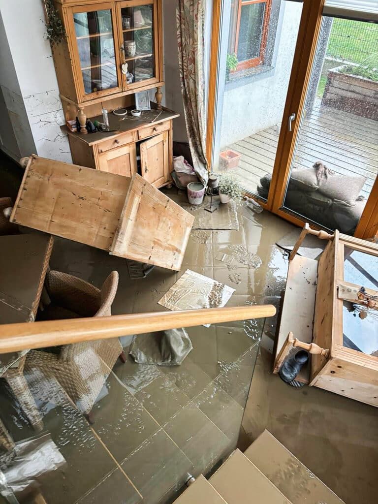 Die Wohnung war nach dem Hochwasser für drei Monate unbewohnbar.