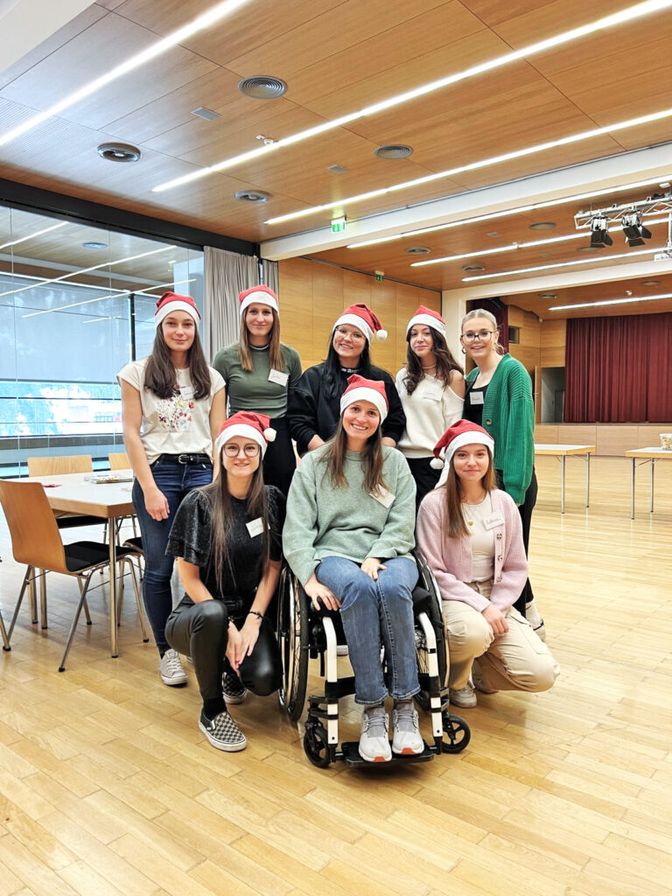 Die „Wichtel“ in Kappl verkürzen Kindern die Wartezeit aufs Christkind.