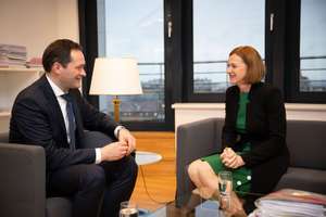 Bundesminister Norbert Totschnig tauschte sich mit EU-Abgeordneter Simone Schmidtbauer aus.
FOTO: ZVG