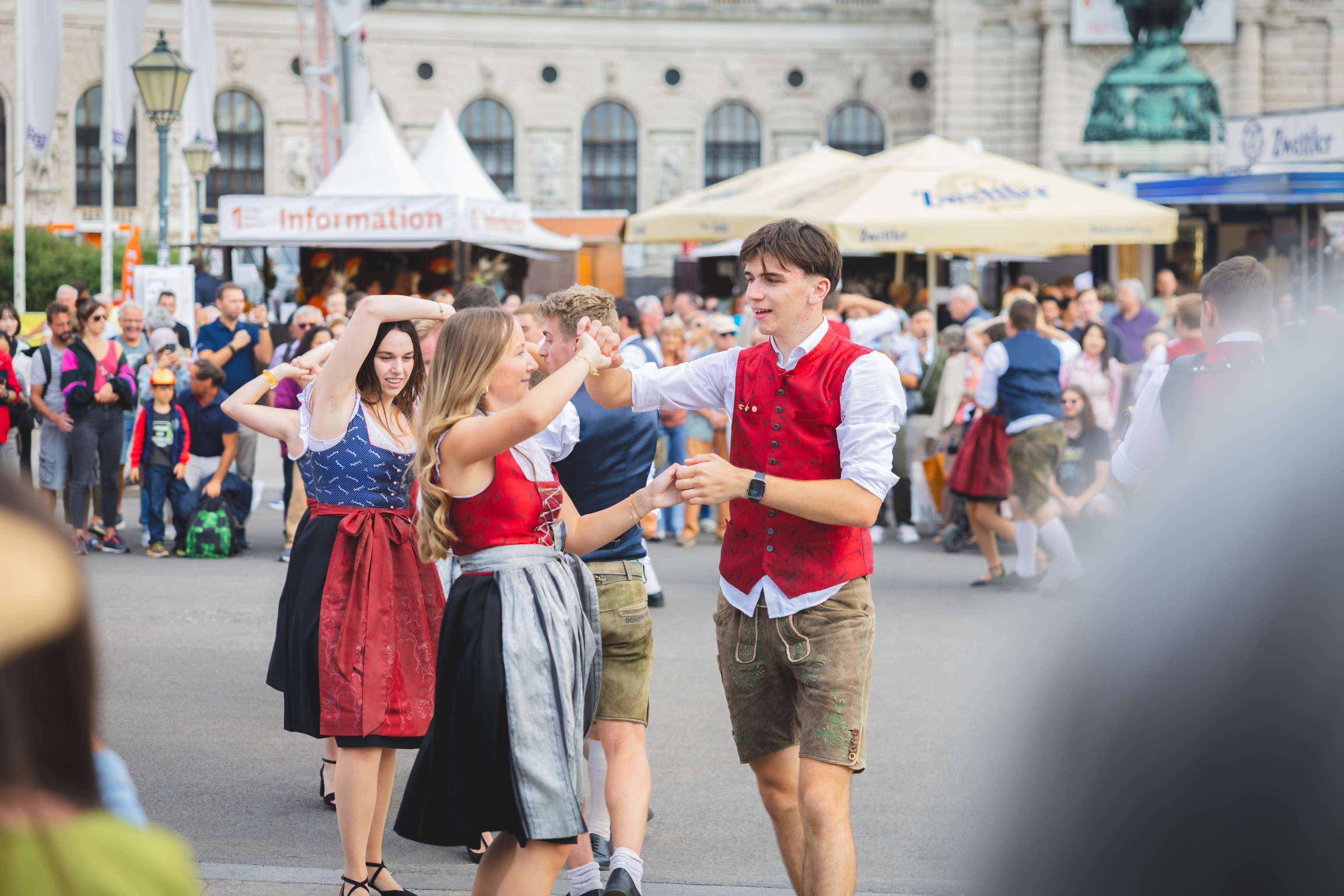 Kärntner Volkstänzer_innen