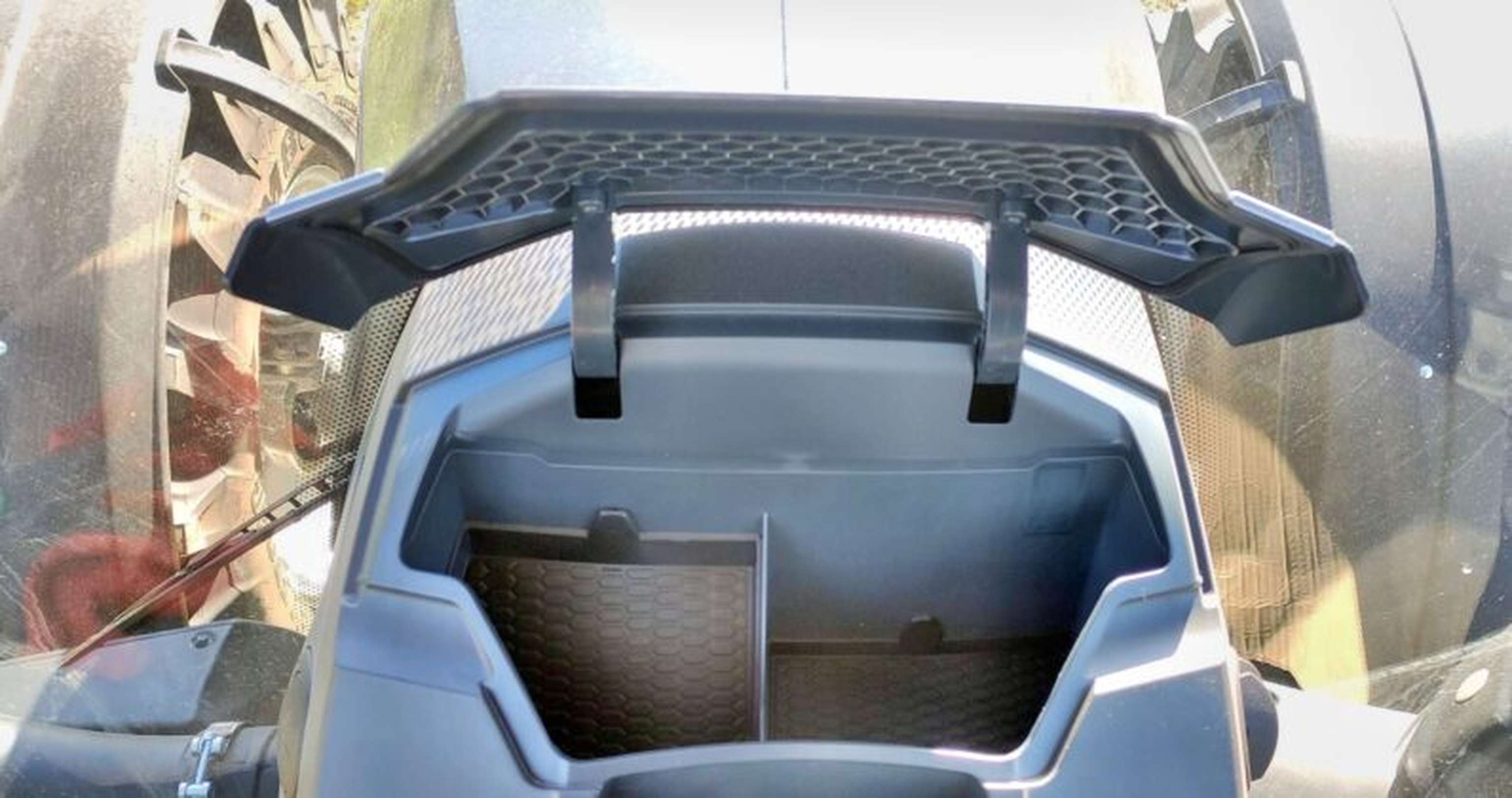 Dicht schließendes Ablagefach statt dem Armaturenbrett