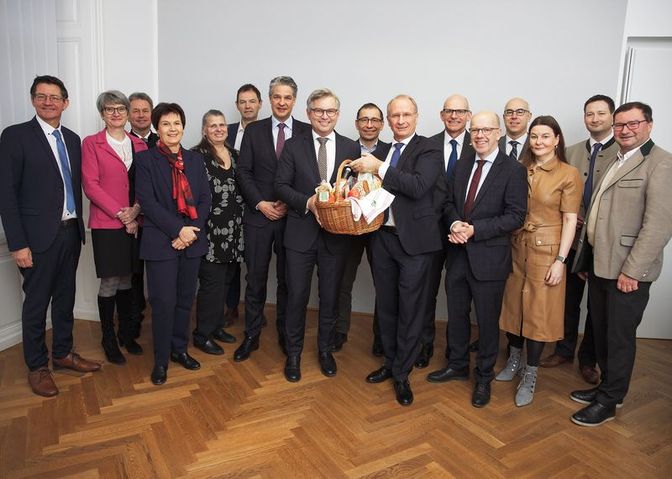 241101 W02 HV Fruehstueck Gruppe