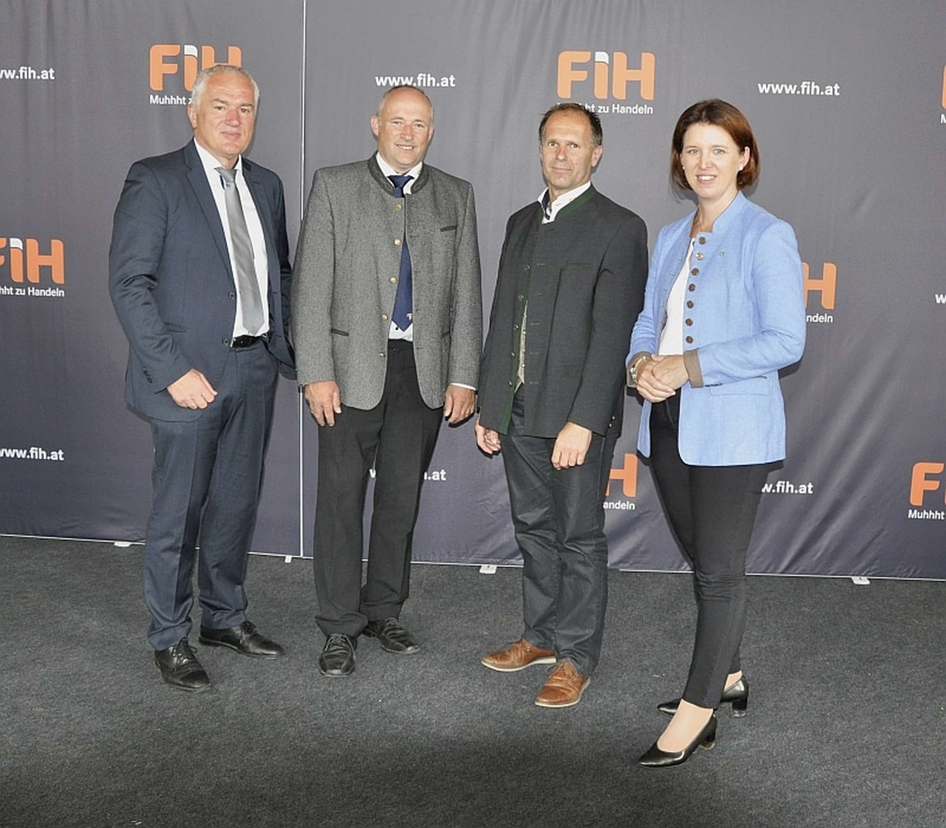 GF Josef Miesenberger, Obm. Johann Hosner, Obm. Stv. Andreas Hartl, Präs. LK OÖ, Michaela Langer Weninger