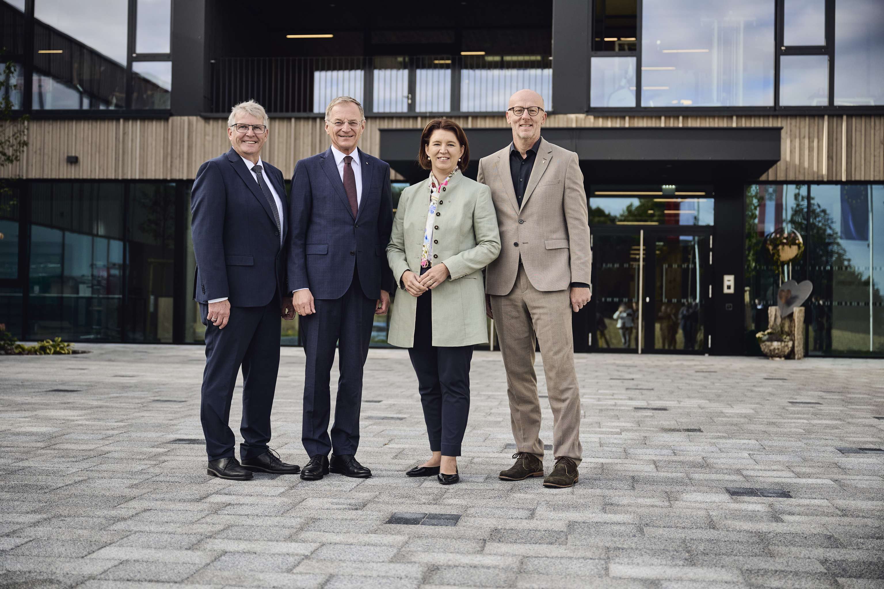 V.l.: Direktor Walter Raab, Landeshauptmann Thomas Stelzer, Agrar-Landesrätin Michaela Langer-Weninger und Geschäftsführer LiG Alois Aigner.