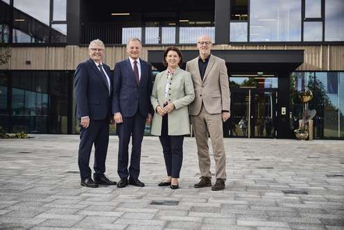 V.l.: Direktor Walter Raab, Landeshauptmann Thomas Stelzer, Agrar-Landesrätin Michaela Langer-Weninger und Geschäftsführer LiG Alois Aigner.