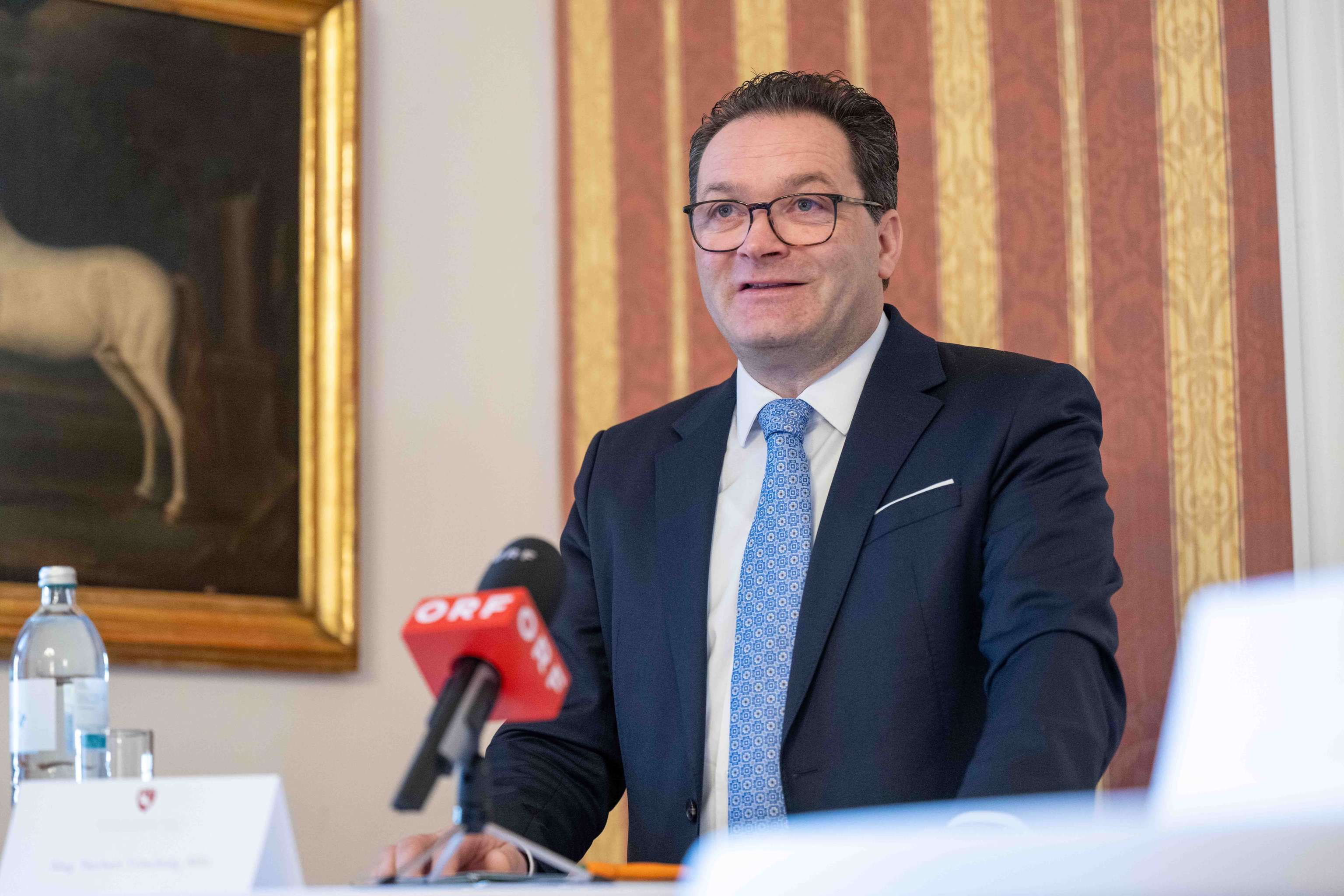 Totschnig mit Orf-Mikrofon