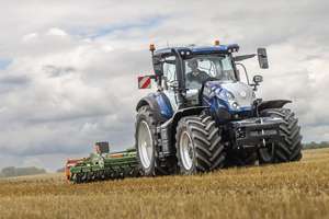 Traktor auf dem Feld