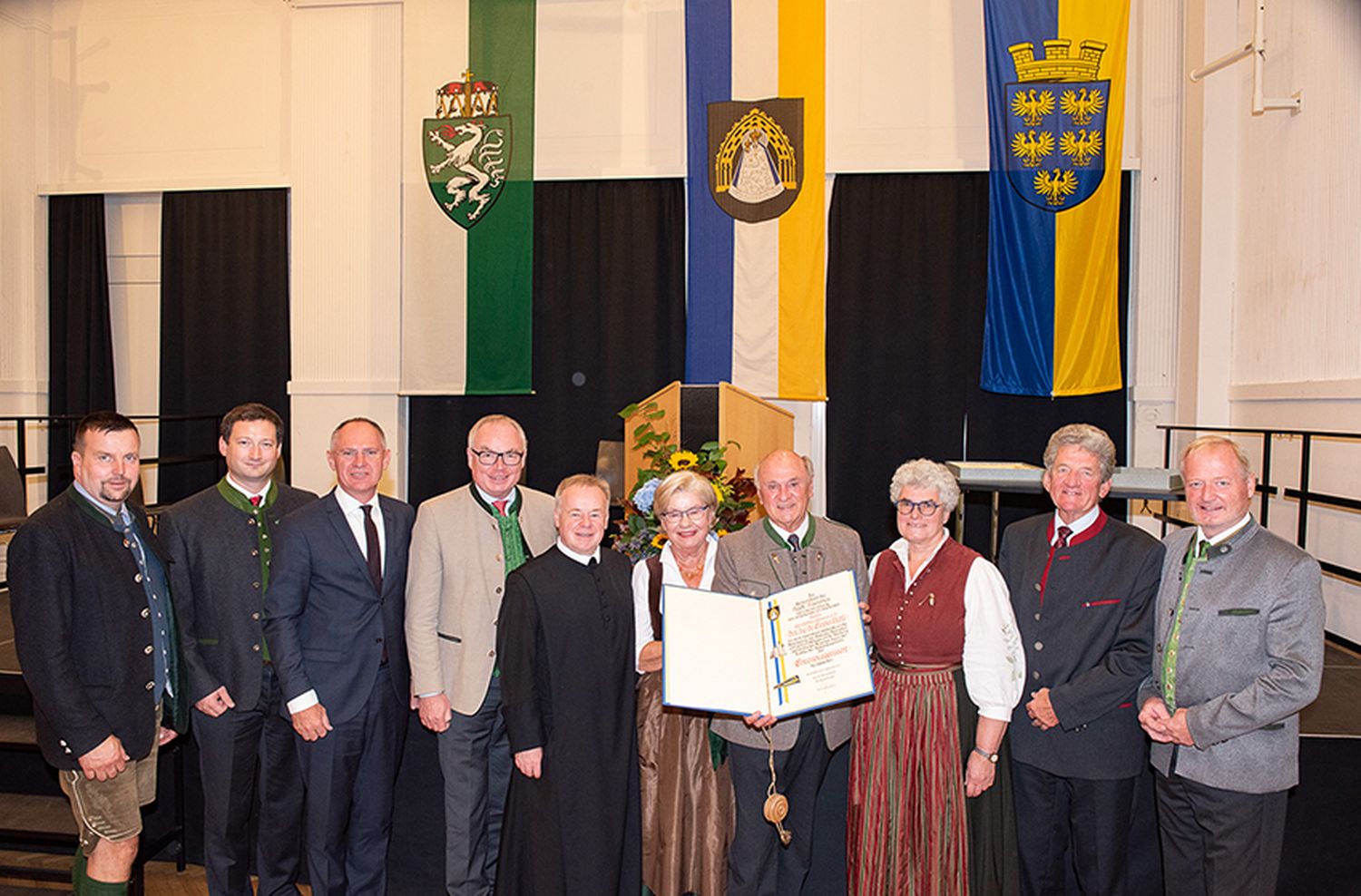 Obmann Pernkopf und Direktor Nemecek stellten sich als Gratulanten für den NÖ Bauernbund beim neuen Ehrenbürger ein.