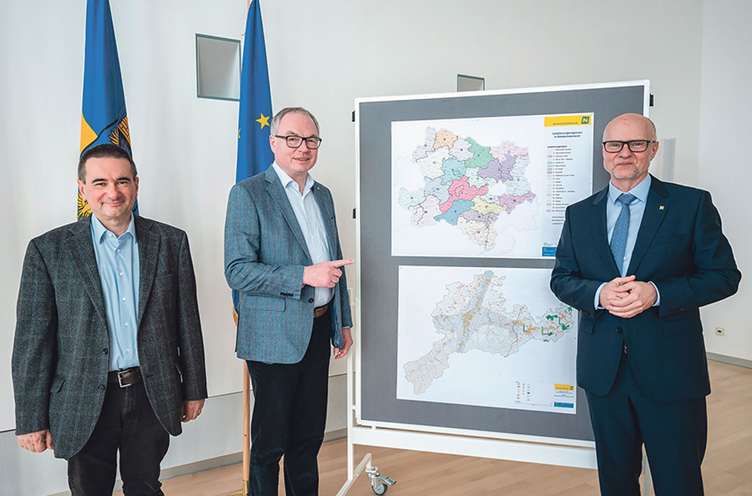 Univ.-Prof. Gernot Stöglehner, LH-Stellvertreter Stephan Pernkopf und Gruppenleiter Werner Pracherstorfer informierten über den Schutz von 500.000 Hektar gegen Verbauung (v.l.n.r.).