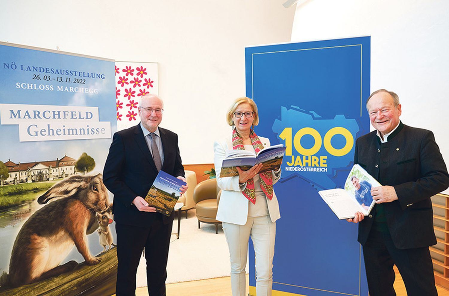 Johanna Mikl-Leitner präsentierte das neue Buch mit den Herausgebern Edgar Niemeczek und Hermann Schultes