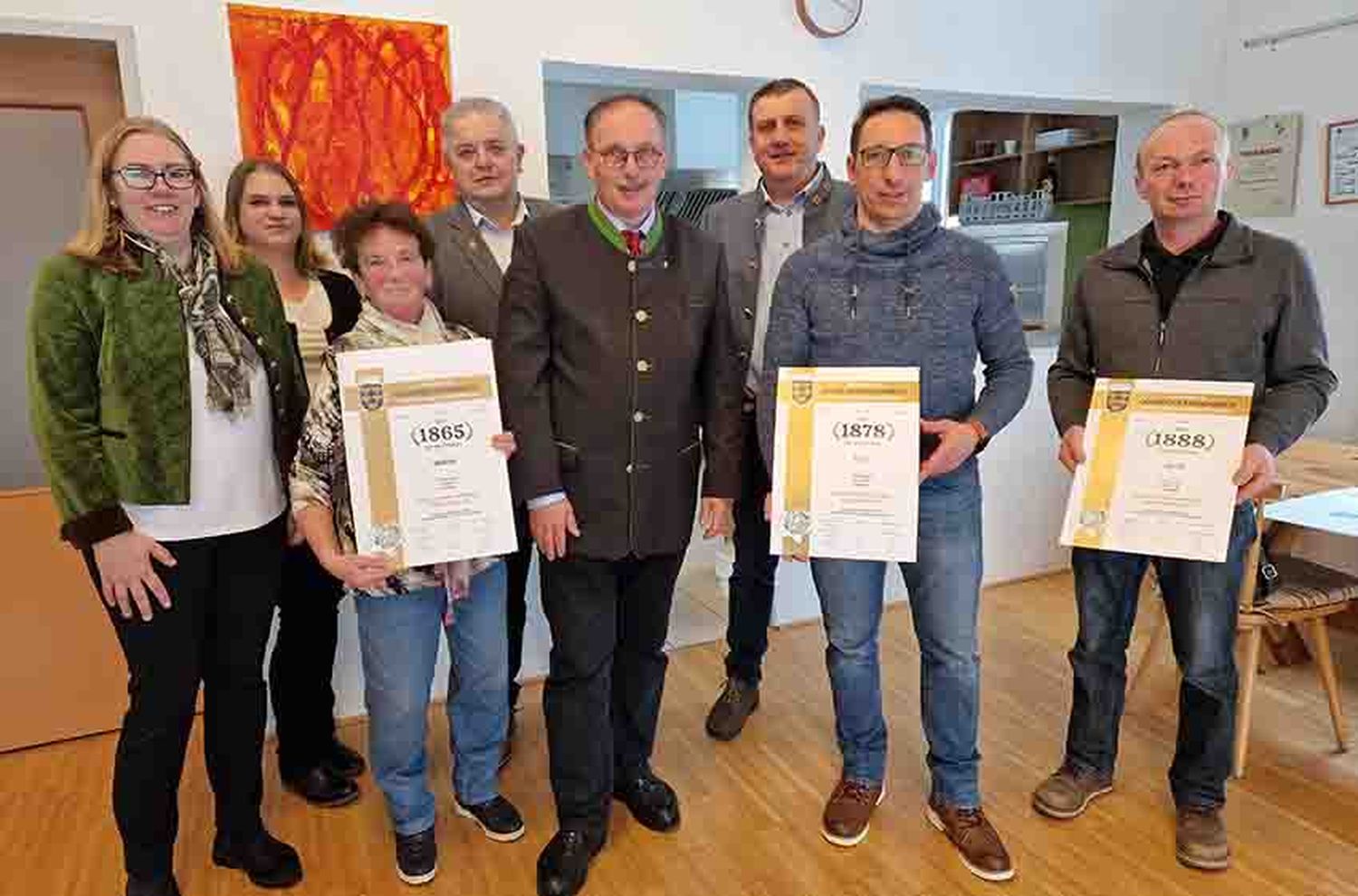 Niederösterreichischer Bauernbund ehrt langjährige Bauernfamilien. Im Bild: Liane Bauer, Eveline Mayer, Maria Holzer, Rudolf Holzer, Richard Hogl, Karl Schmid, Johannes Riedl, Hermann Riedl.