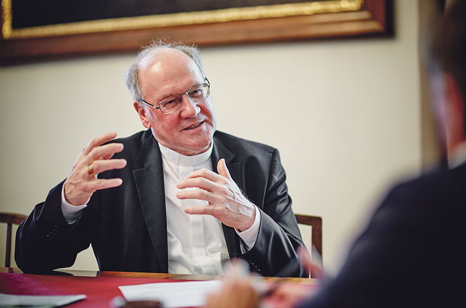 Im Interview betont Diözesanbischof Alois Schwarz die besondere Bedeutung des Glaubens „speziell für jene, die in schwierigen Zeiten nach Halt suchen“.