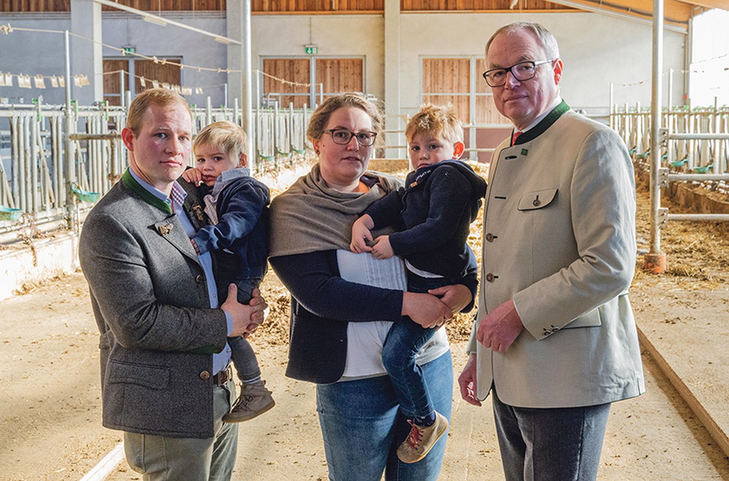 Harald und Anja Hochedlinger
samt Kindern
mit Obmann Stephan Pernkopf. Der hält klar fest: „Eigentumssteuern wird es mit einem starken Bauern-bund nicht geben.“
